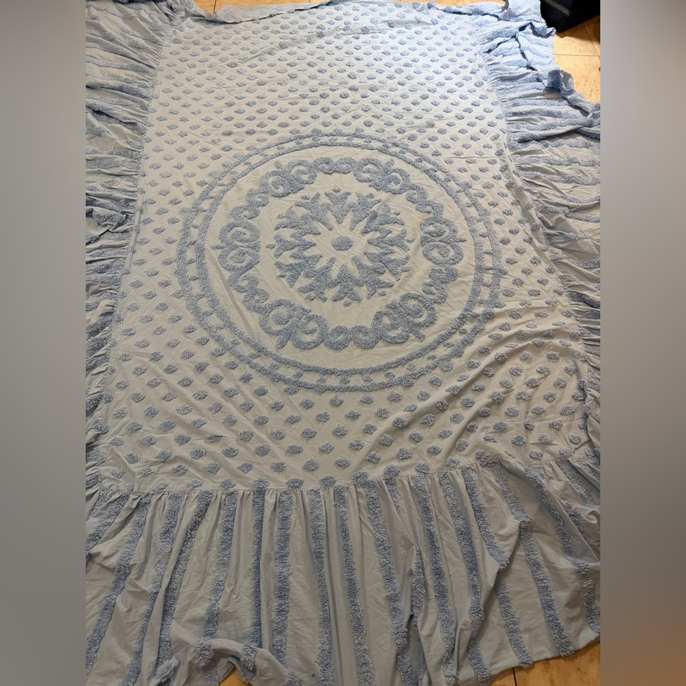 Vintage White & Blue Chenille Ribbed Bedspread w/ Flowers 100x83” Cottage Core